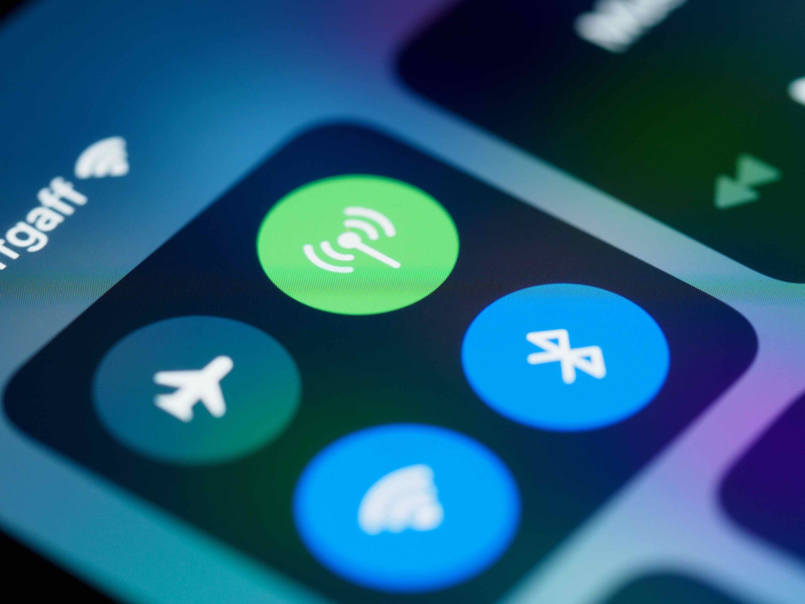 How to Reduce Mobile Data Usage Without Losing Performance